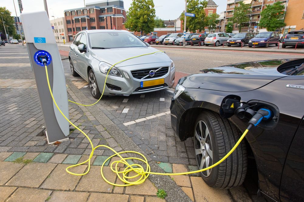 Ventajas-de-tener-un-punto-de-recarga-para-coches-electricos